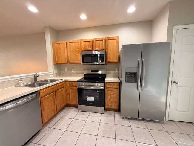 Building Photo - NEWLY UPGRADED 2BD/2.5 BATH TOWNHOME IN THE EXCLUSIVE WYNCHASE COMMUNITY!!