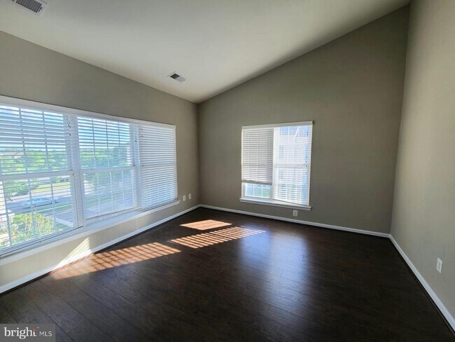 Building Photo - 42625 Homefront Terrace