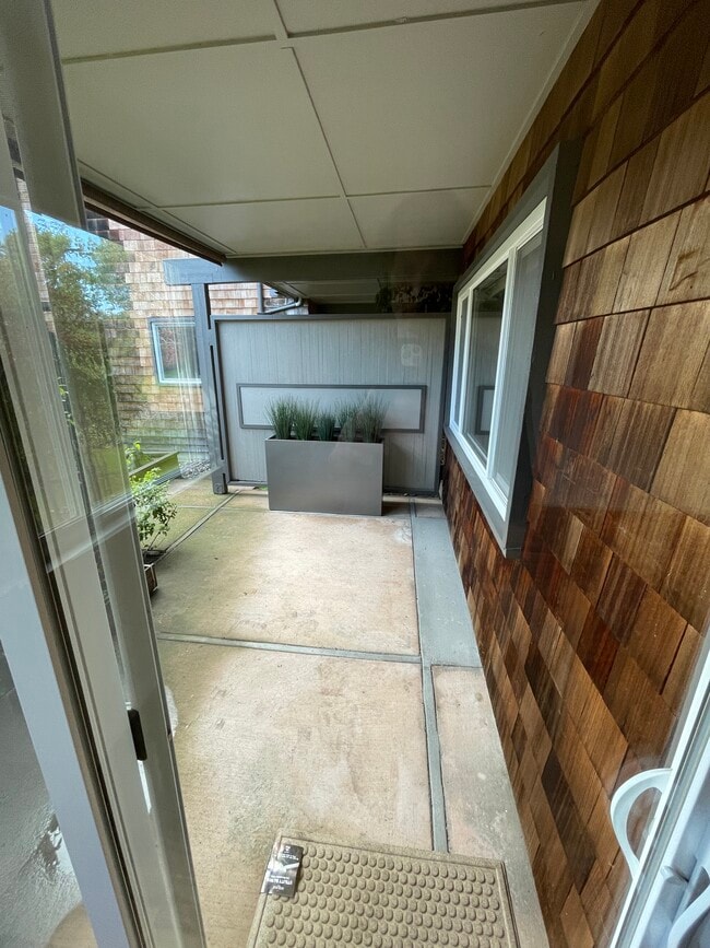 Building Photo - 36 Redwood Ave