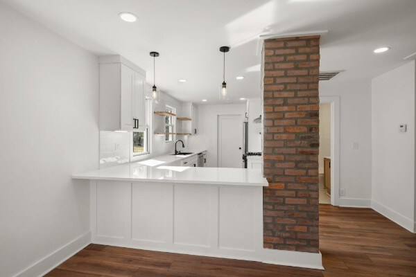 Building Photo - 910 Apex St