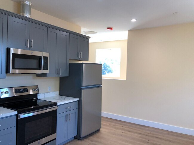 Building Photo - 463 La Paloma Rd