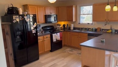 Building Photo - Beautifully renovated 3-bedroom, 2-bath home