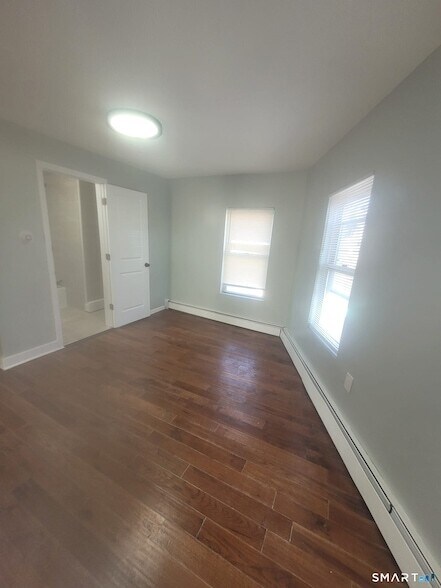 Building Photo - 2304 Barnum Ave