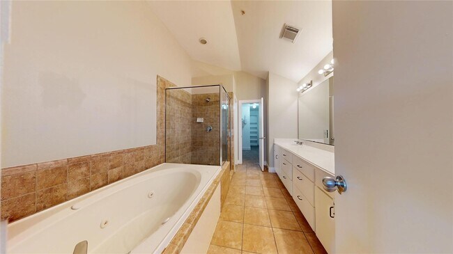 Building Photo - 8715 Meadowcroft Dr