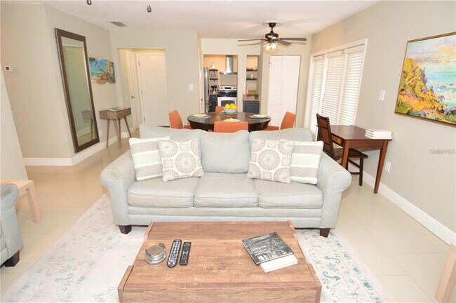 Building Photo - 3873 Pompano Dr SE