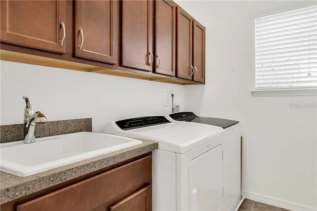 Building Photo - 9428 Woodcrane Dr