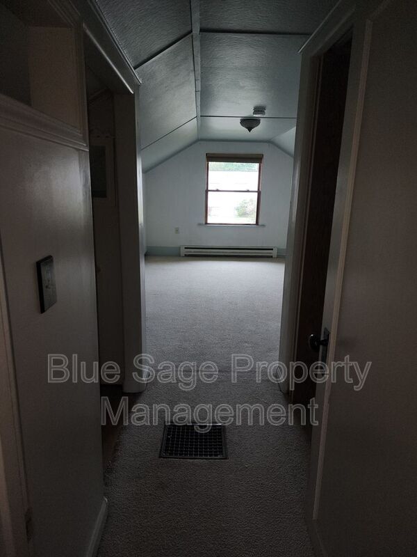 Building Photo - 137 W 13th St