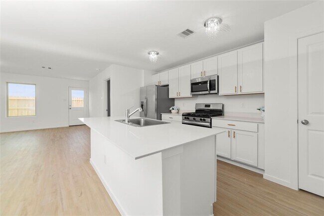Building Photo - 1626 Red Oak Dr