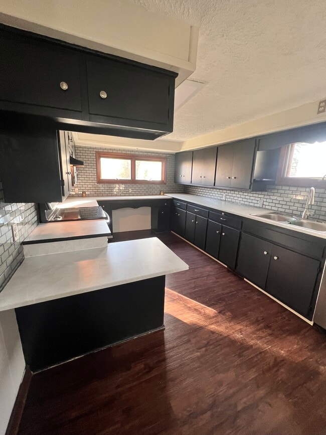 kitchen - 1673 Bancroft Ave
