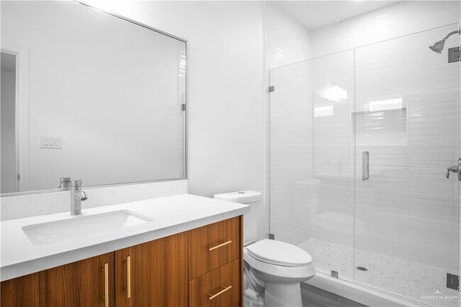 Building Photo - 604 N Onyx Ave