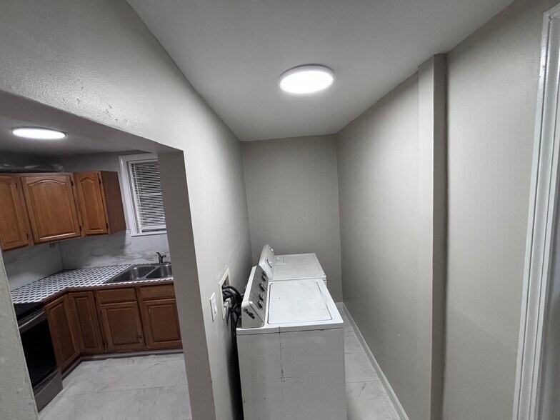 Washer dryer - 25 Boswell Ave