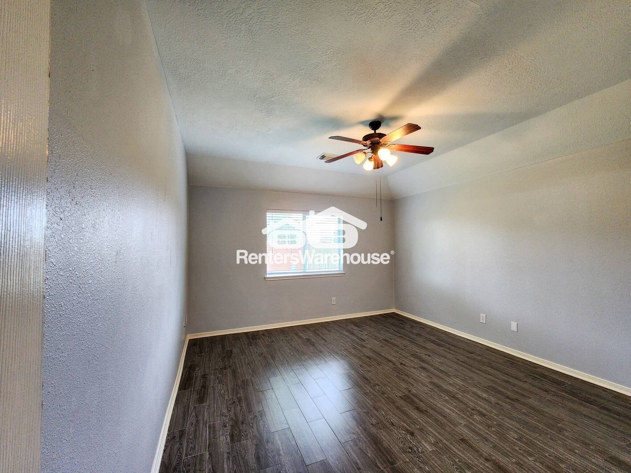 Building Photo - 11902 White Water Bay Dr