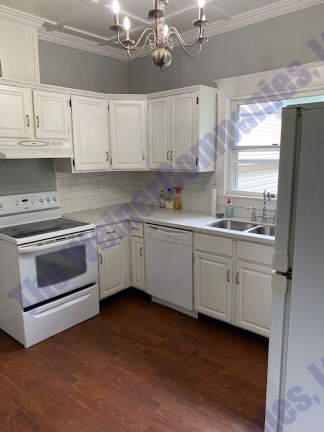Building Photo - Now leasing for August!
