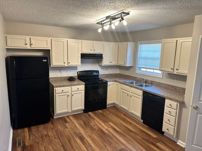 Building Photo - Spacious Two Bedroom Townhome In Kannapolis