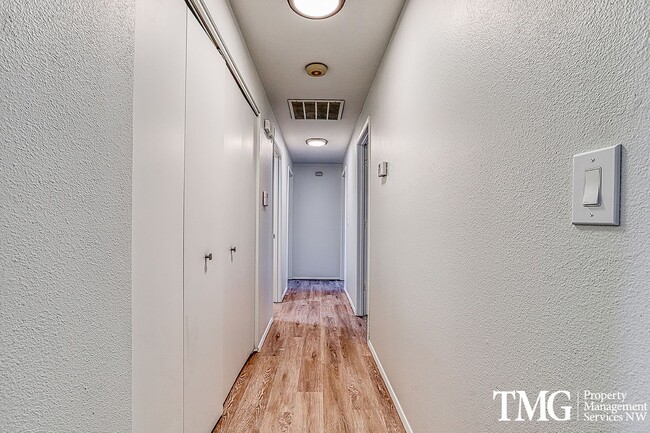 Building Photo - Amazing Open concept Condo in a secluded c...