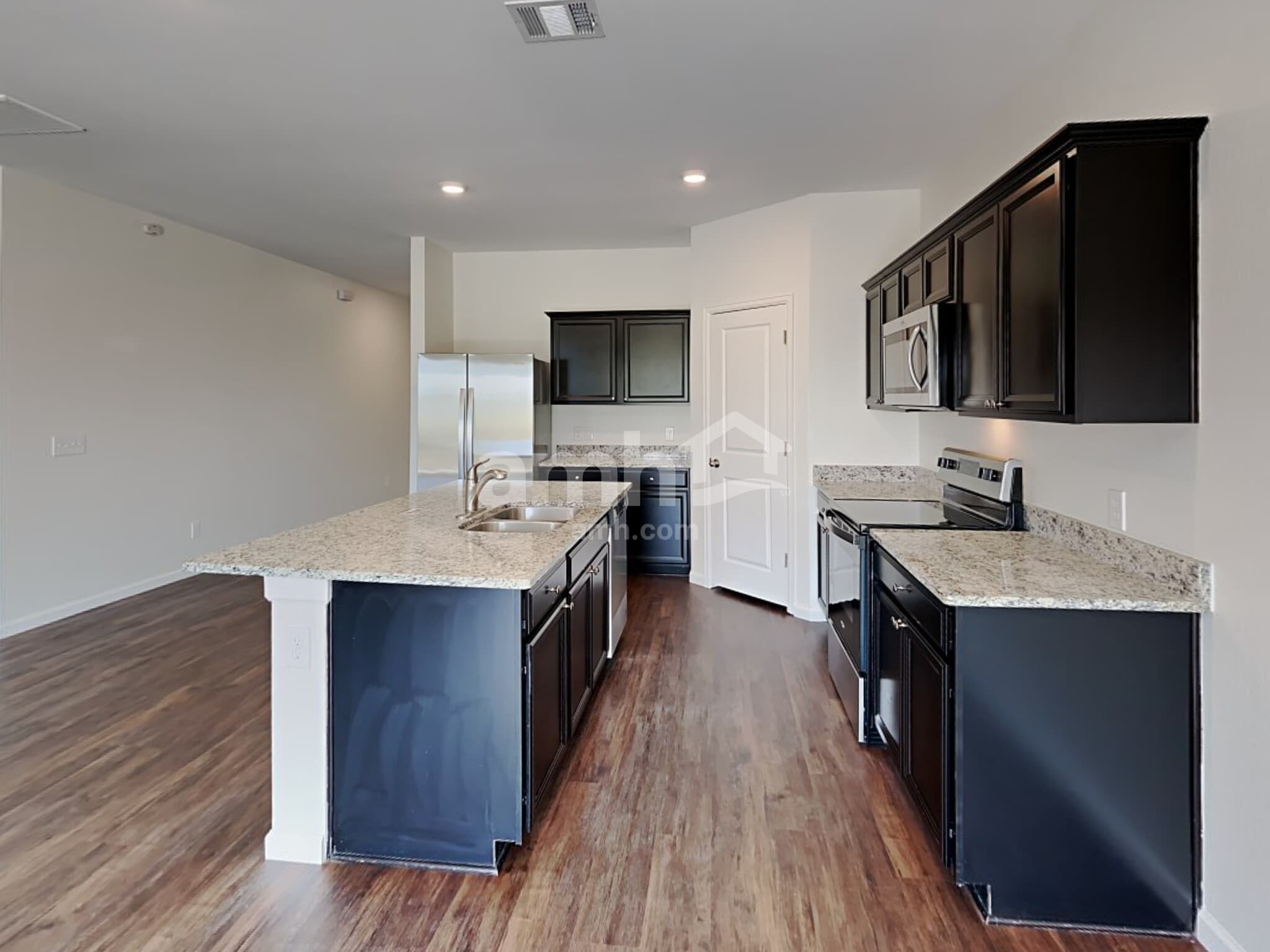 Building Photo - 5023 Highland Crest Dr