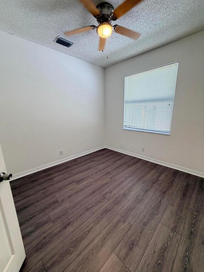 Building Photo - 133 Woodlake Cir