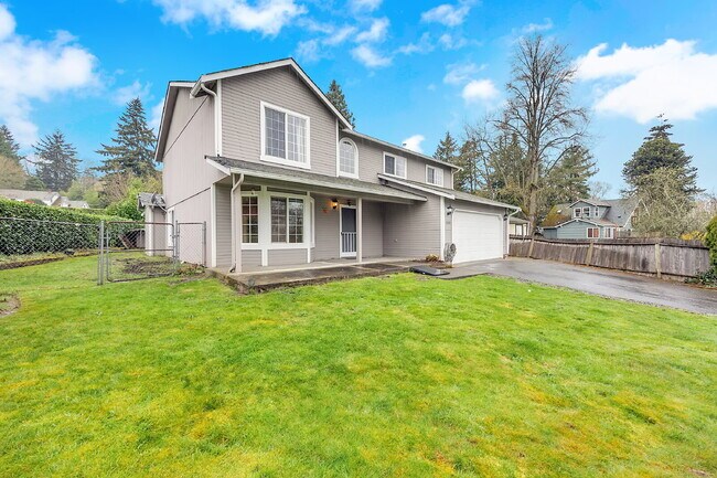 Building Photo - NO SHOWINGS AT THIS TIME~ 5 Bedrooms ( one brm is on main floor) and 4 bathrooms (2 are on main f...