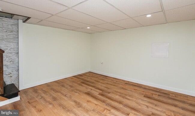 Building Photo - 240 Henley Rd