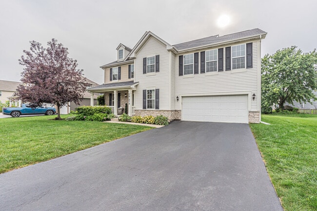 Building Photo - 16W674 Hawthorne Ct