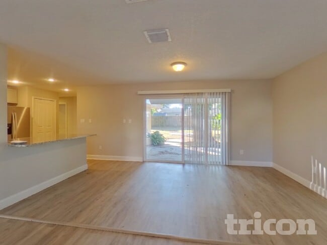 Building Photo - 4921 Simmons Rd