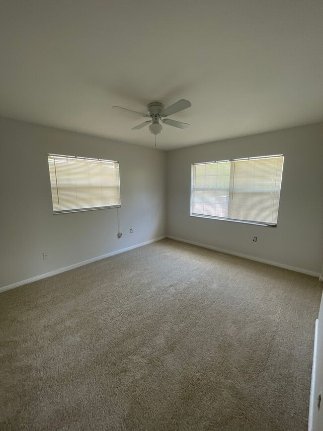 Building Photo - 2 Bedroom, 1 Bath Unit in SoDo