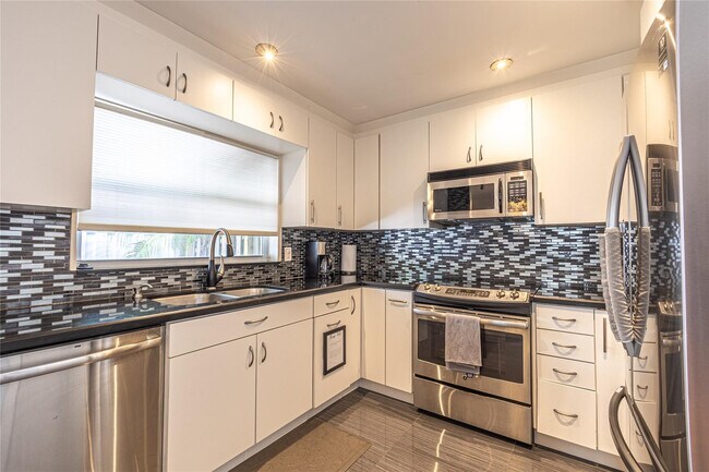 Building Photo - 9871 NW 2nd Ct