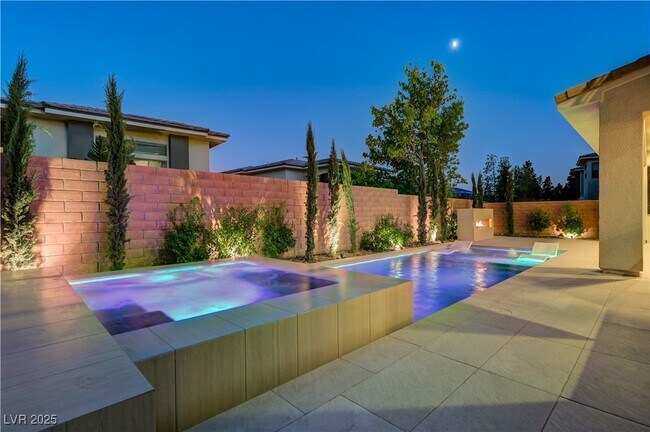 Building Photo - 68 Grey Feather Dr