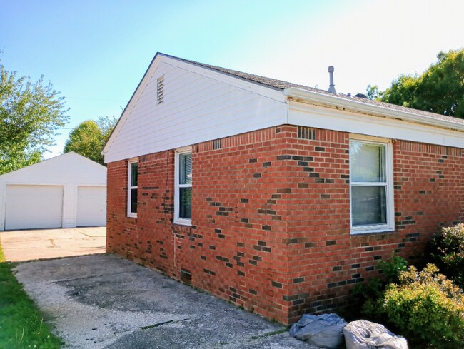 Building Photo - 312 Wilson Dr