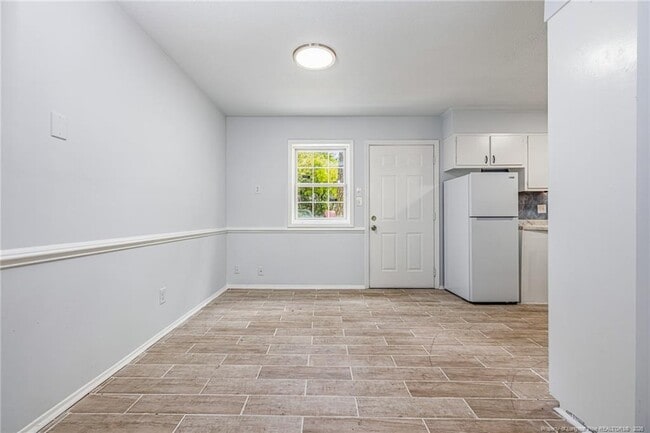 Building Photo - 2326 Barrington Cir