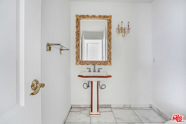 Building Photo - 1132 S Shenandoah St