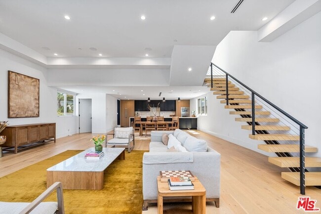 Building Photo - 656 California Ave