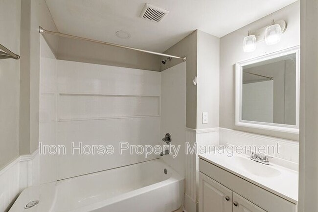 Building Photo - 1760 Old West Broad St