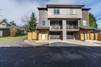 Building Photo - Move In Ready 3 Bedroom 2.5 Bathroom - Convenient Camas Location