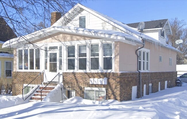 Building Photo - 63 6th Ave N