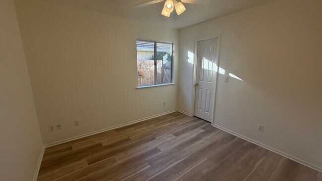 Building Photo - 3-bedroom, 2-bathroom home located in the ...