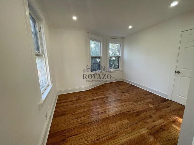 Building Photo - 1419 Hiawatha Ave