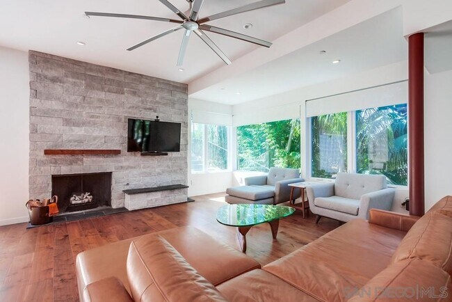 Building Photo - 738 Castro St