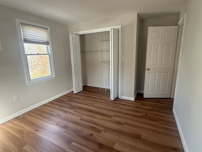 Building Photo - 17 Julian Ln