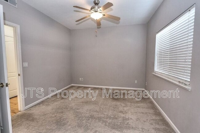 Building Photo - 3232 Balada Way