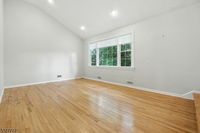 Building Photo - 49 Canoe Brook Pkwy