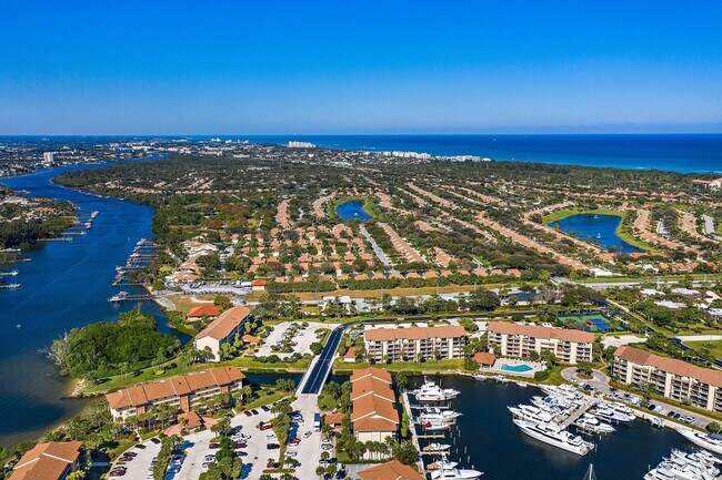 Building Photo - 2301 Marina Isle Way