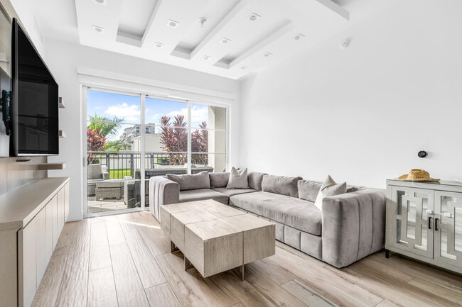 Building Photo - 155 E Boca Raton Rd