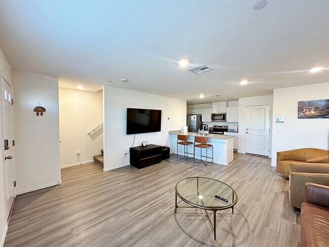 Building Photo - 1 MONTH FREE RENT* 3 BEDROOM TOWNHOUSE LOCATED IN INSPIRADA