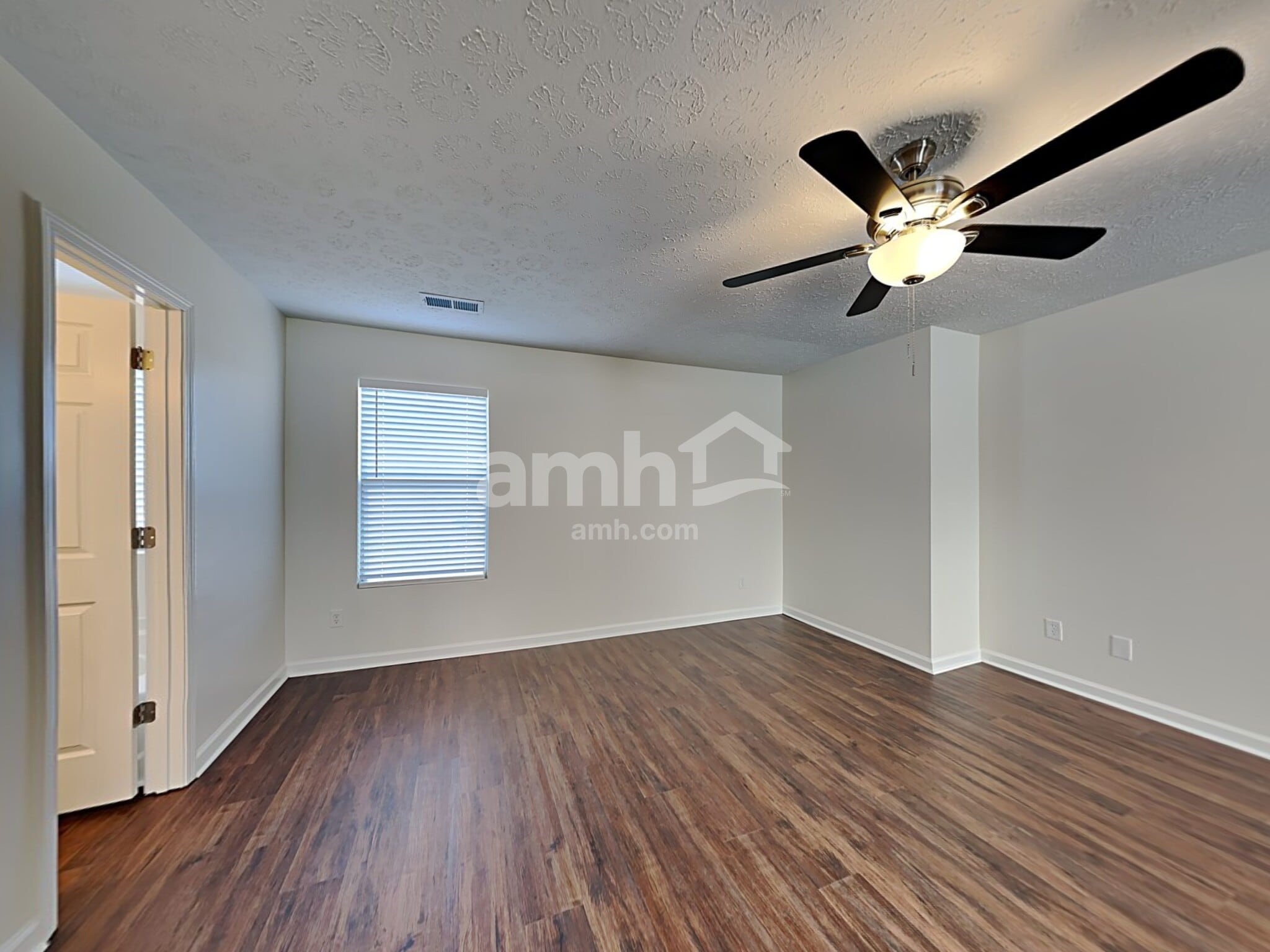 Building Photo - 2648 Sutherland Dr