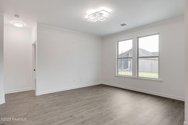 Building Photo - 326 Forest Grove Dr