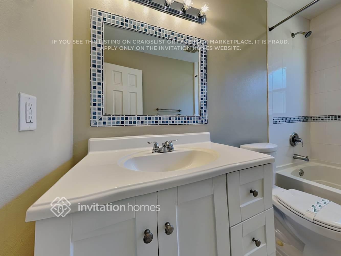 Building Photo - 2711 Citron Dr