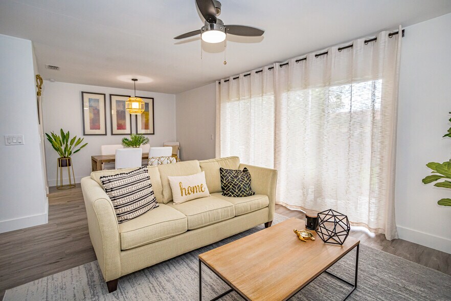 Building Photo - 9341 Green Meadows Way