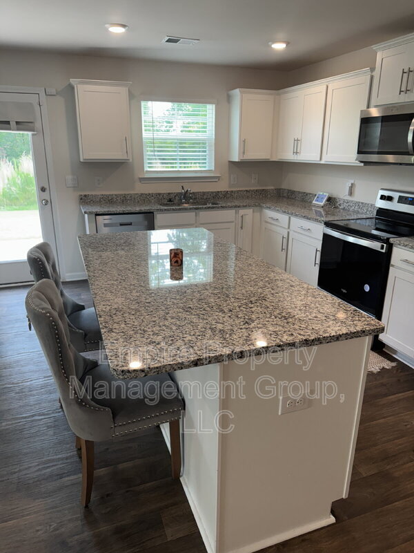 Building Photo - 261 Carrington Dr