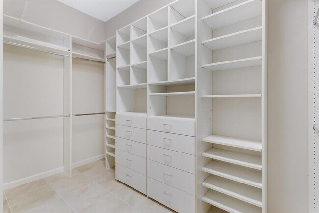 Building Photo - 109 Sunflower St